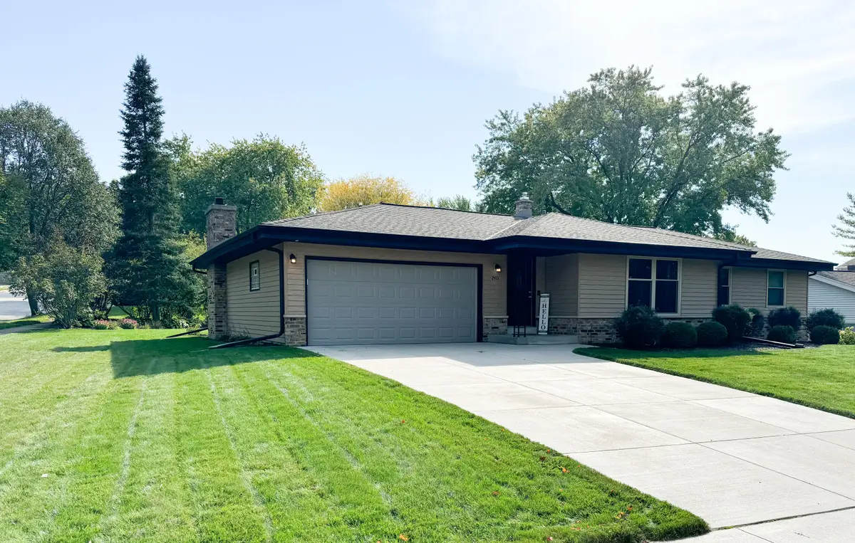 2401 Lander Ln, Waukesha, WI 53188 - #1