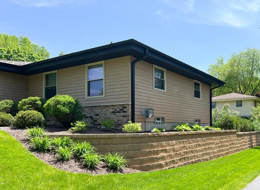 2401 Lander Ln, Waukesha, WI 53188 - #3