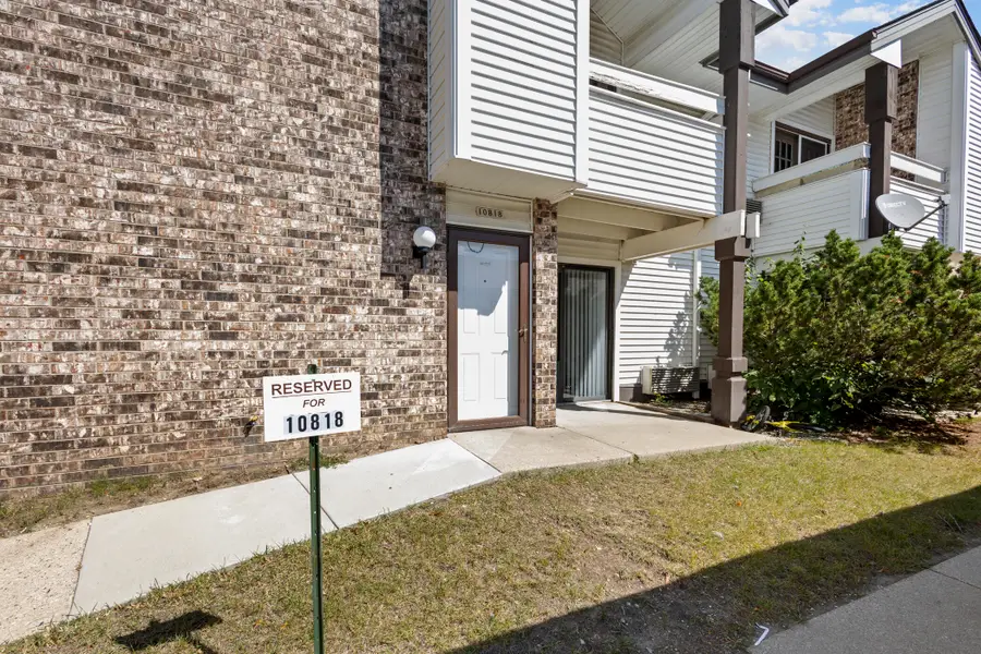 10818 W Donna Dr, Milwaukee, WI 53224 - #2