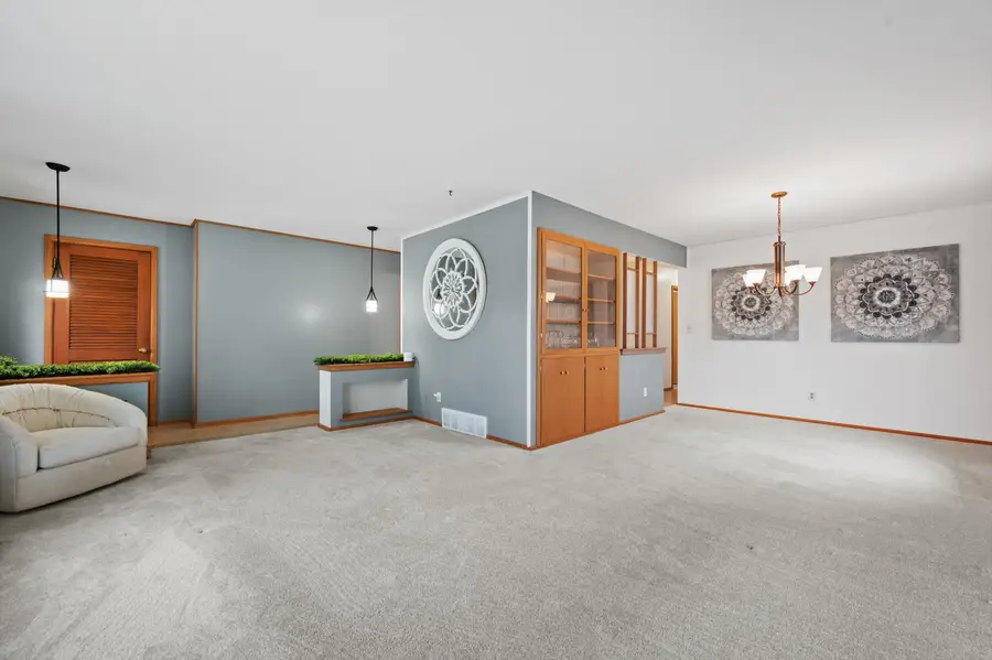 5826 Sugarbush Ln, Greendale, WI 53129 - #2