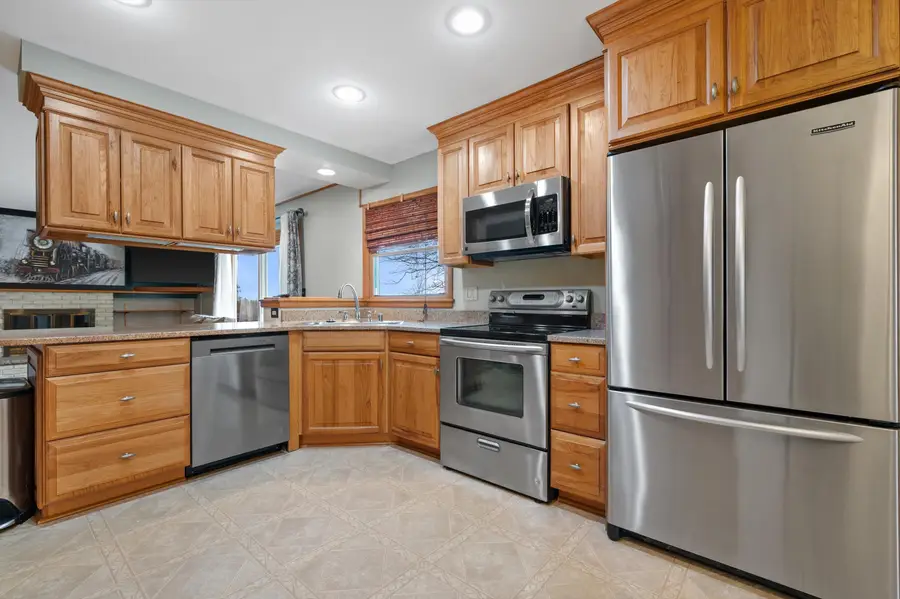 5826 Sugarbush Ln, Greendale, WI 53129 - #3