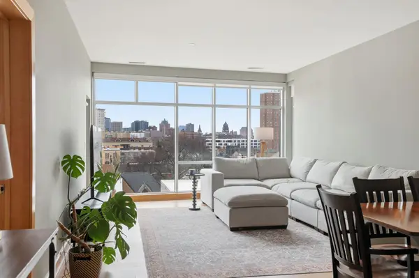 1550 E Royall Pl, Milwaukee, WI 53202