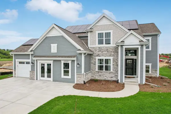 W256N6649 Beaver Creek Ln, Sussex, WI 53089