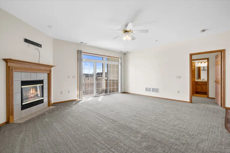 1275 Shadowood Cir, West Bend, WI 53095 - #3