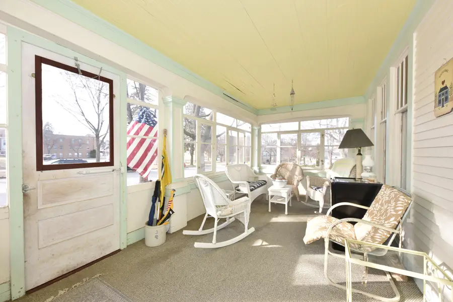 139 N 8th Ave, West Bend, WI 53095 - #2