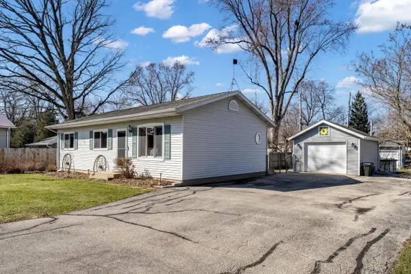 2420 Marshall Sq, Dover, WI 53139