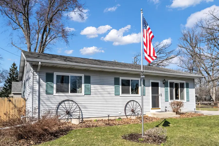 2420 Marshall Sq, Eagle Lake, WI 53139 - #3