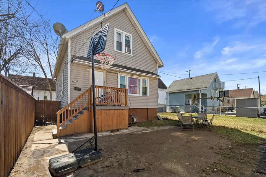 1425 W Orchard St, Milwaukee, WI 53204 - #3