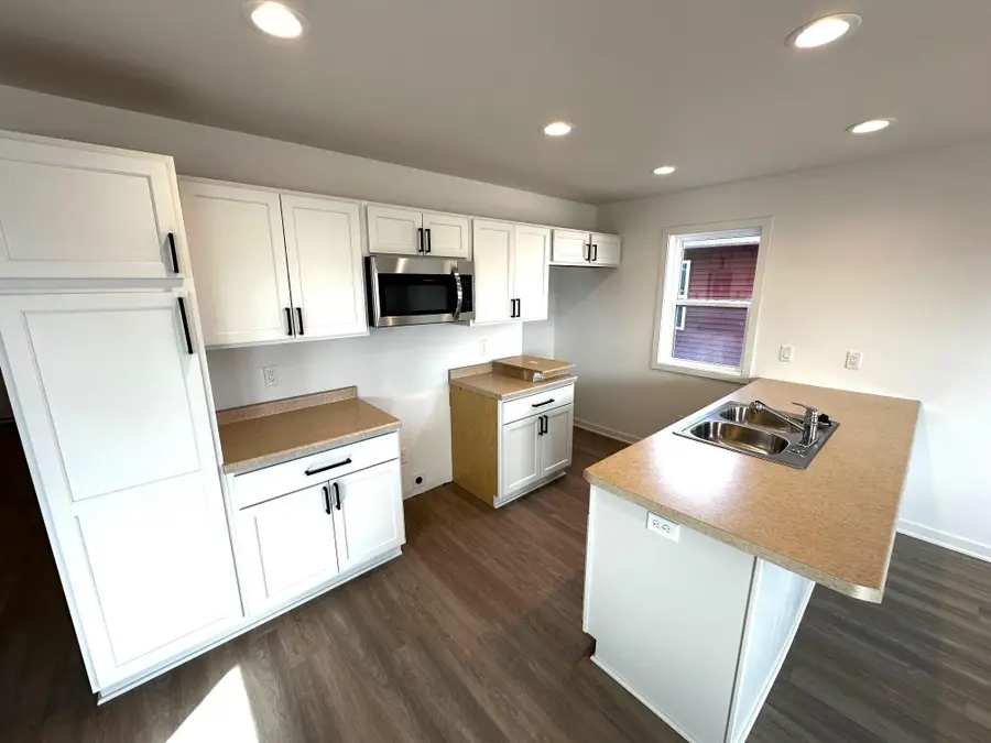 1061 Fairway Ct, Sheboygan Falls, WI 53085 - #3