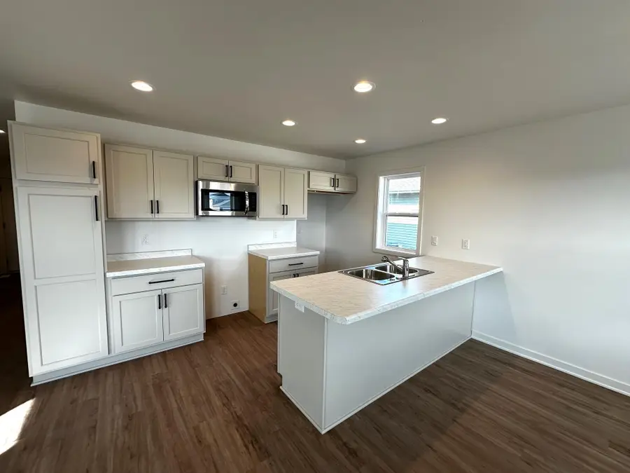 1067 Fairway Ct, Sheboygan Falls, WI 53085 - #2