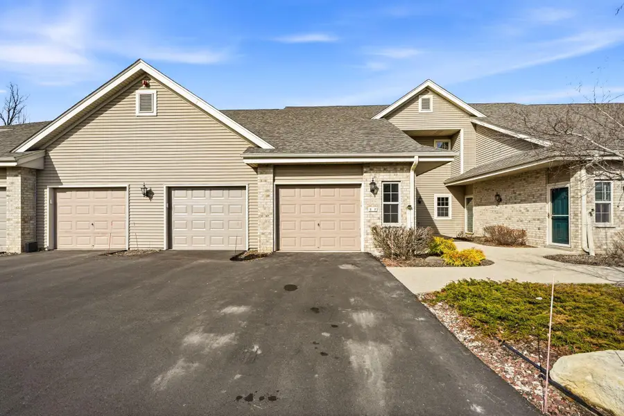 18520 Emerald Cir, Brookfield, WI 53045 - #2