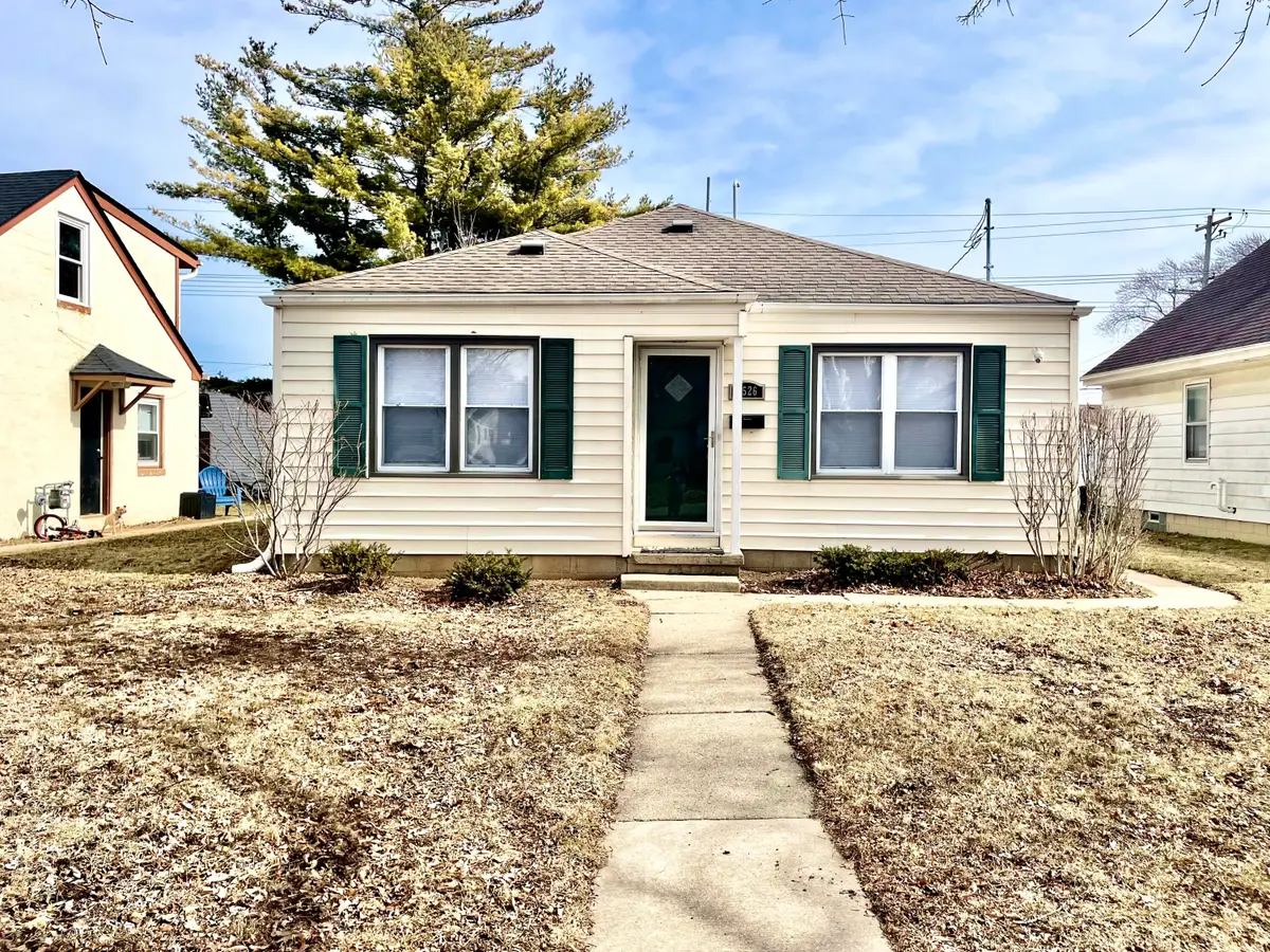 3526 N 77th St, Milwaukee, WI 53222 - #1