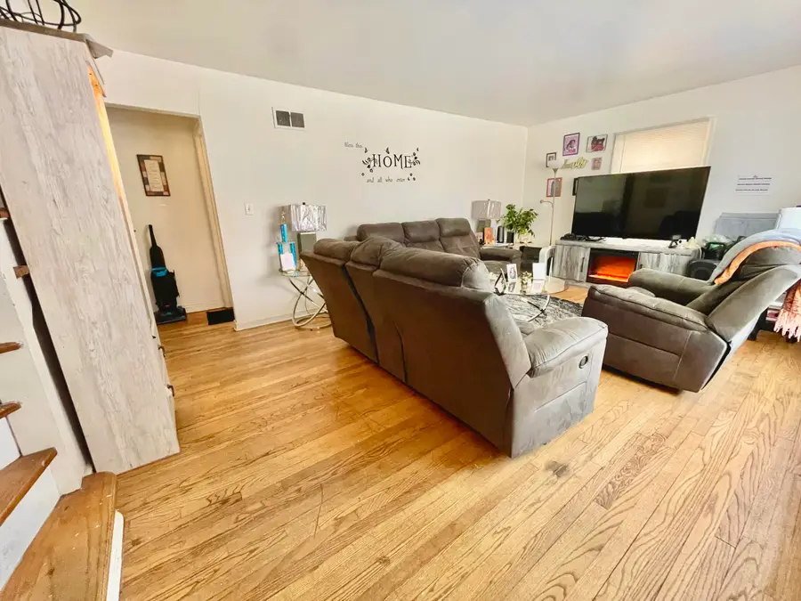 7225 W Vienna Ct, Milwaukee, WI 53216 - #2