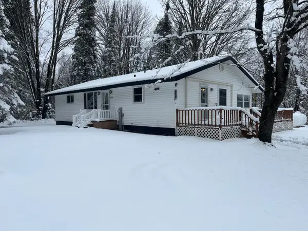 N8726 Maple Beach Rd, Middle Inlet, WI 54177