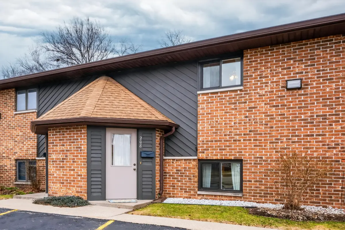 637 Meadow Ln, Burlington, WI 53105 - #1