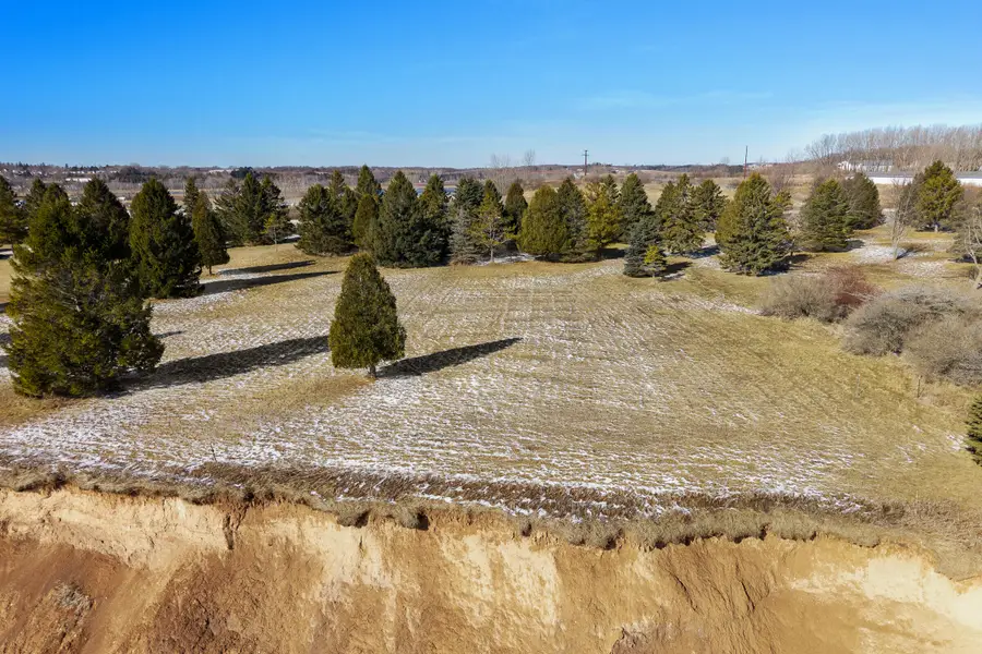 606 Lakeshore Dr, Kewaunee, WI 54216 - #3