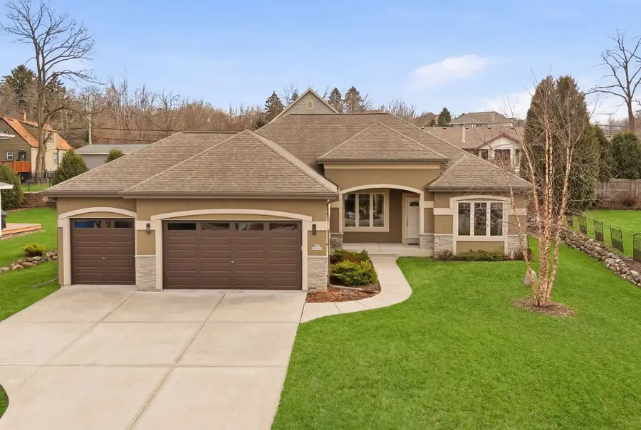 N27W27075 Woodland Dr, Pewaukee, WI 53072 - #2