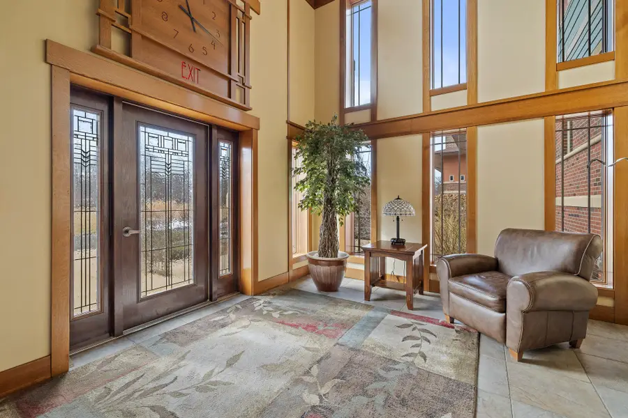 415 S Wells St, Lake Geneva, WI 53147 - #2