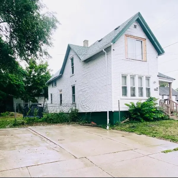 1120 W Chambers St, Milwaukee, WI 53206