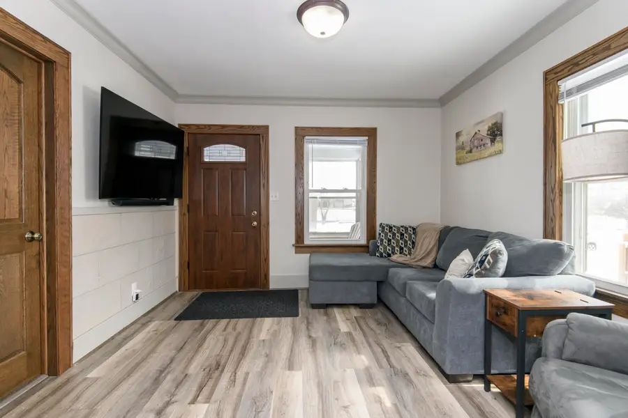 912 Blackstone Ave, Waukesha, WI 53186 - #2