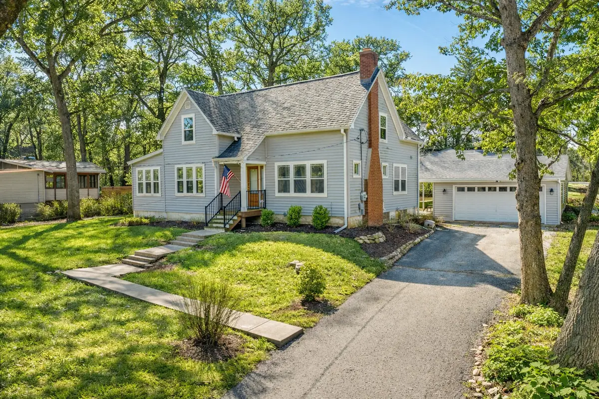 812 Van Slyke Dr, Fontana, WI 53125 - #1