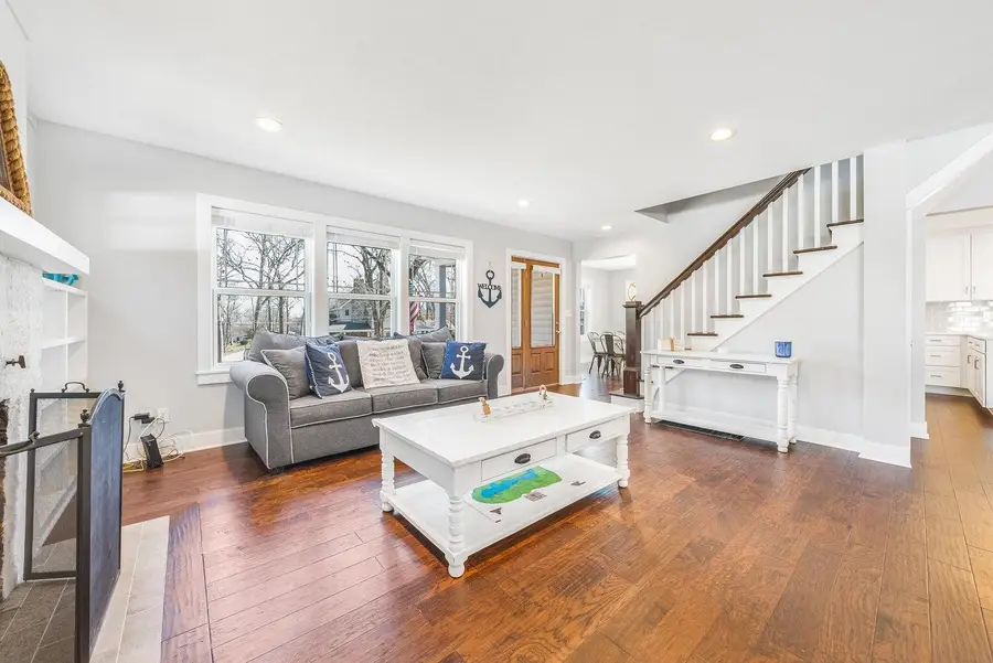 812 Van Slyke Dr, Fontana, WI 53125 - #2