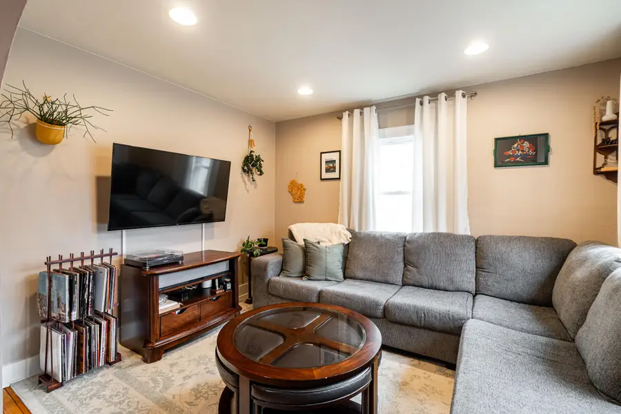 607 S Oak Park Ct, Milwaukee, WI 53214 - #2