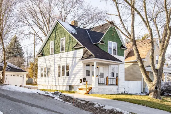 2615 N Wauwatosa Ave, Wauwatosa, WI 53213