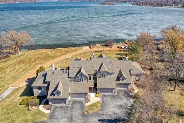 N24W30375 Crystal Springs Dr, Delafield, WI 53072