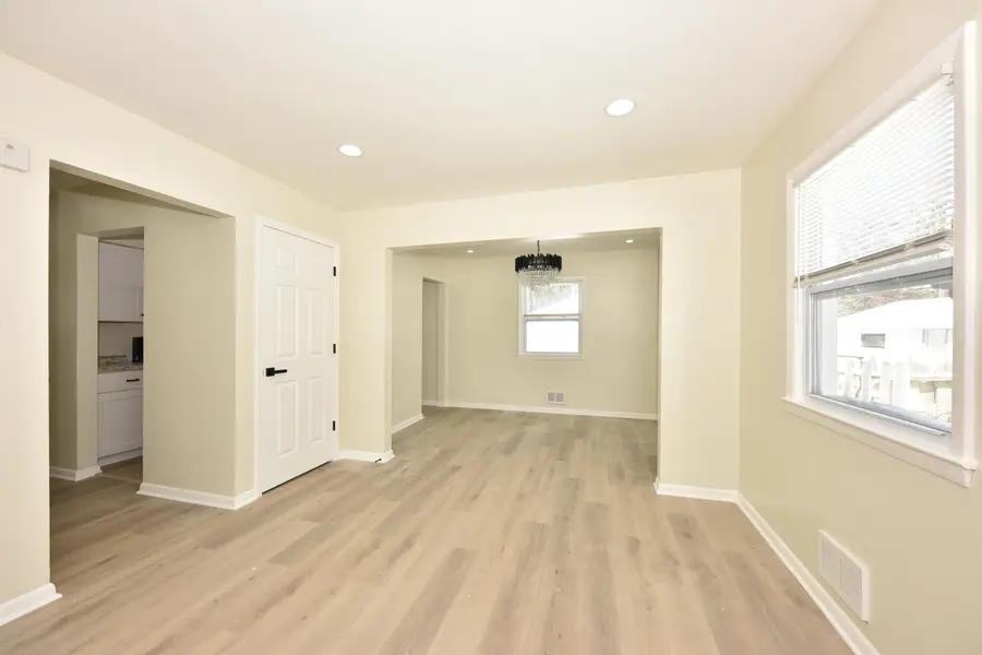 8106 W Herbert Ave, Milwaukee, WI 53218 - #3