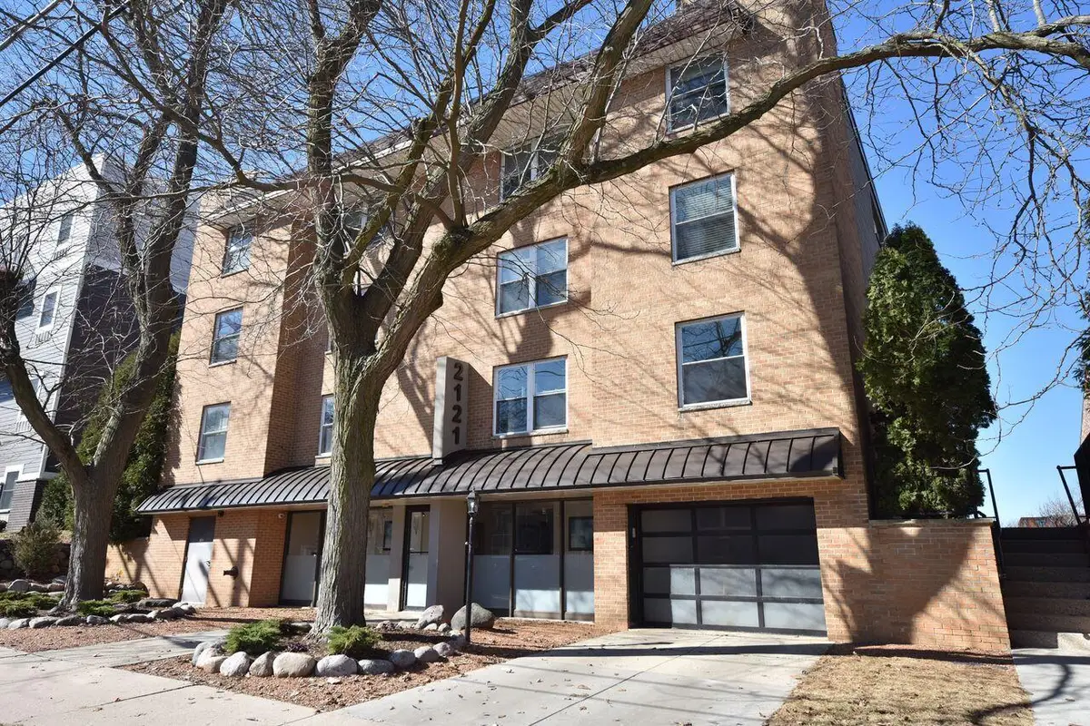2121 N Cambridge Ave, Milwaukee, WI 53202 - #1