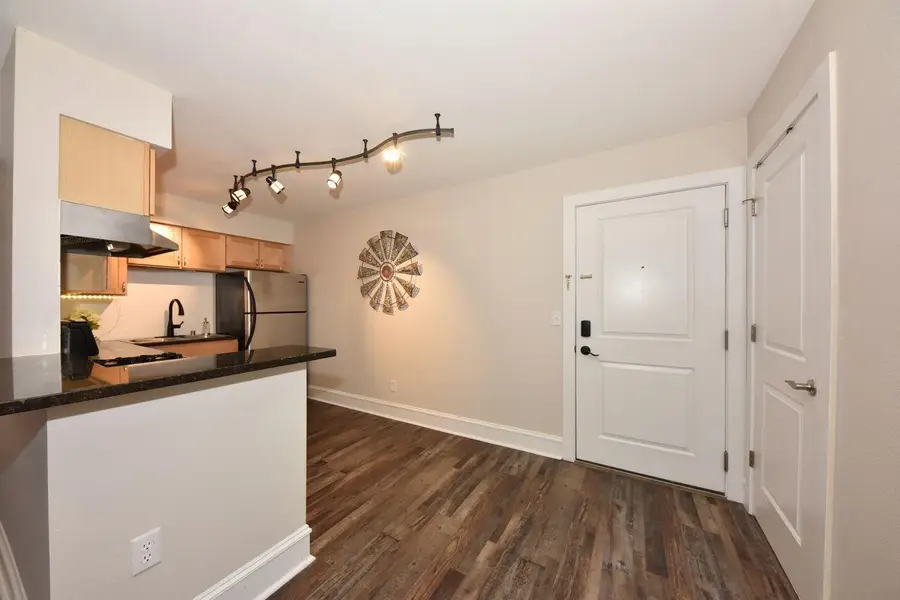 2121 N Cambridge Ave, Milwaukee, WI 53202 - #3