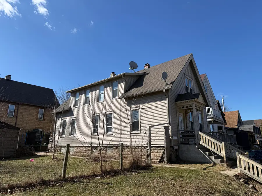 2305 W Burnham St, Milwaukee, WI 53204 - #2