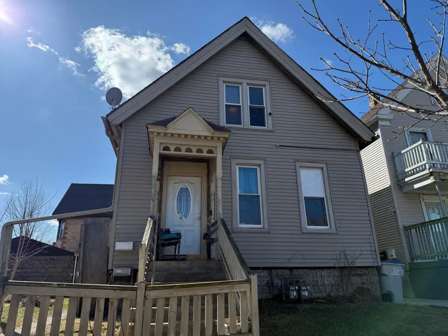 2305 W Burnham St, Milwaukee, WI 53204 - #3
