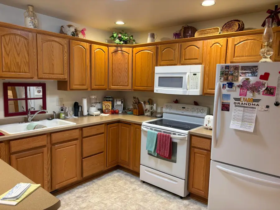 338 Woodridge Pl, Manitowoc, WI 54220 - #3