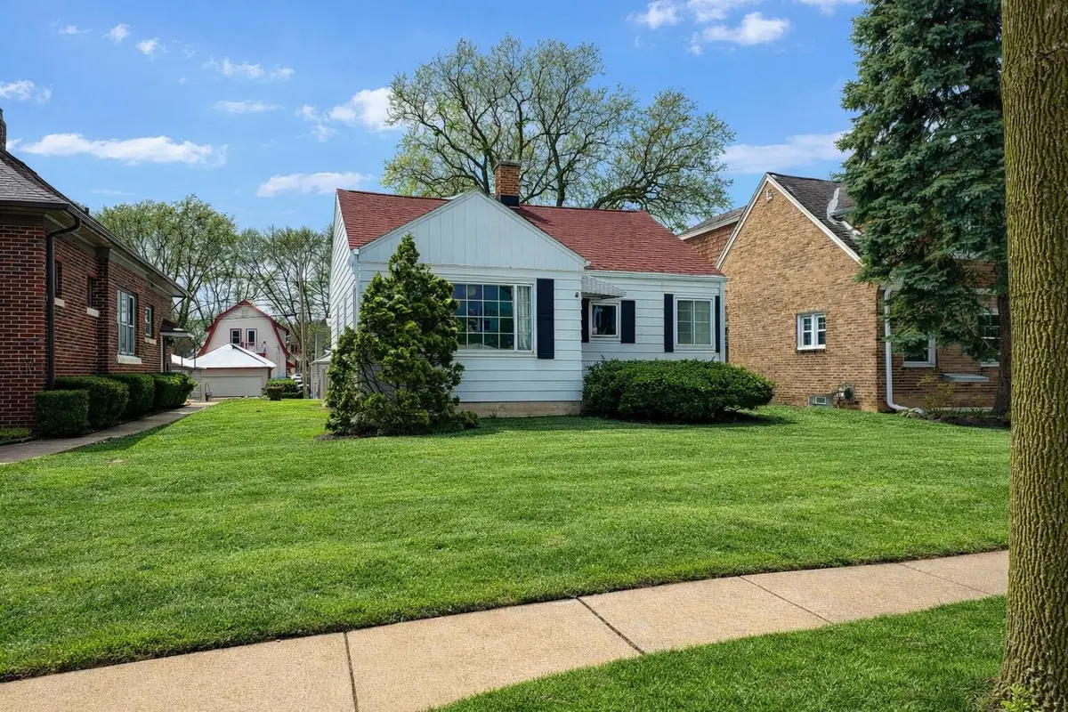 160 W Crawford Ave, Milwaukee, WI 53207 - #1