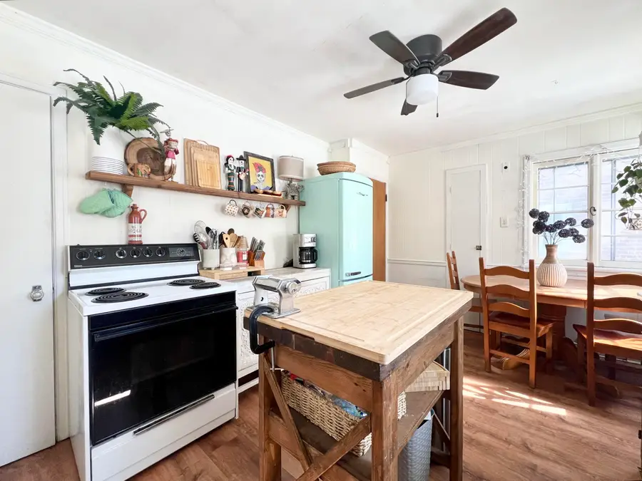 160 W Crawford Ave, Milwaukee, WI 53207 - #3