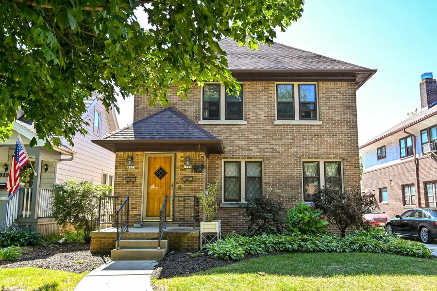 1907 E Wood Pl, Shorewood, WI 53211 - #2