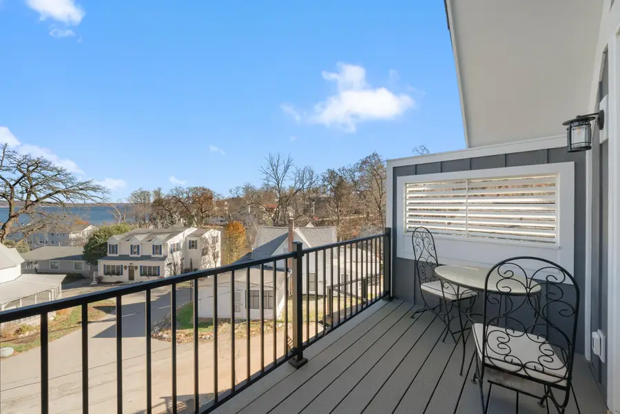 422 S Lakeshore Dr, Fontana, WI 53125 - #2