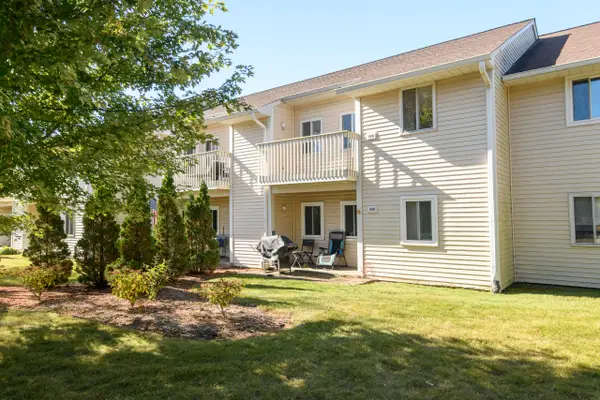 1891 Parknoll Ln, Port Washington, WI 53074