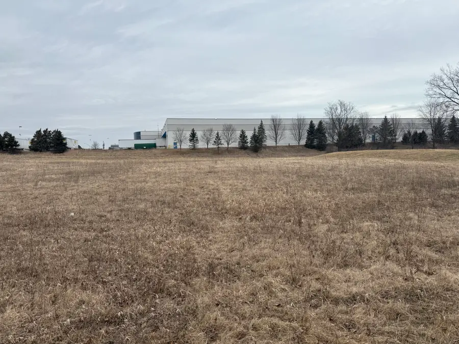 5660 W Oakwood Rd, Franklin, WI 53132 - #3