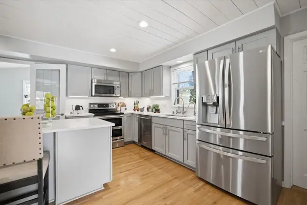 2103 Empire Dr, Waukesha, WI 53186