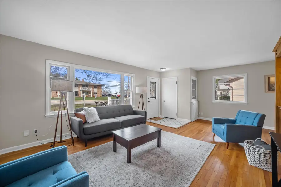 307 Hill St, Hartland, WI 53029 - #2