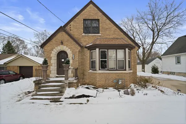 5144 S 43rd St, Greenfield, WI 53220