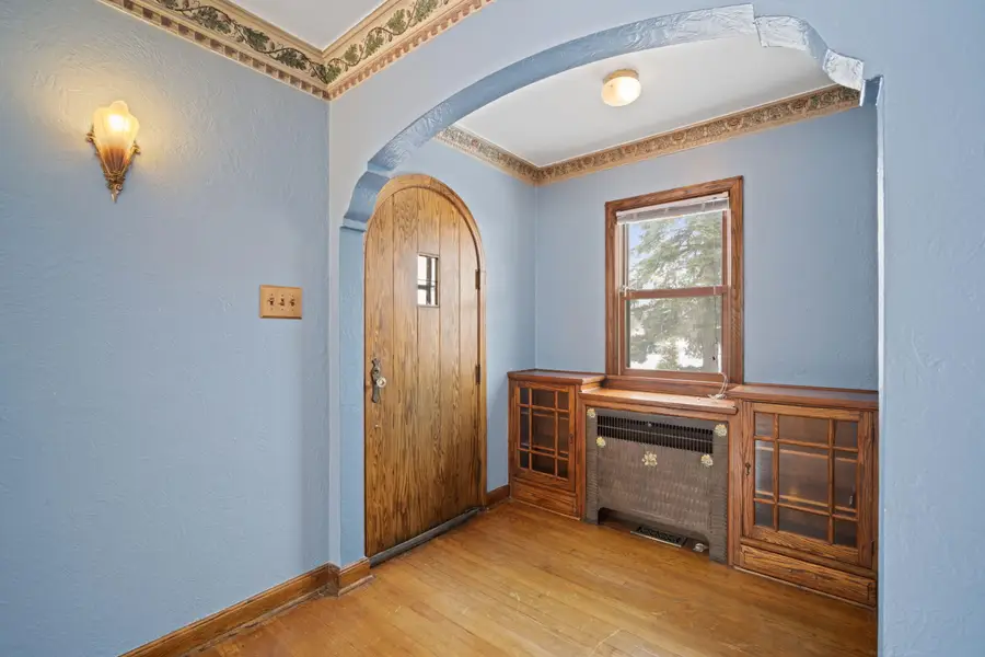 5144 S 43rd St, Greenfield, WI 53220 - #3