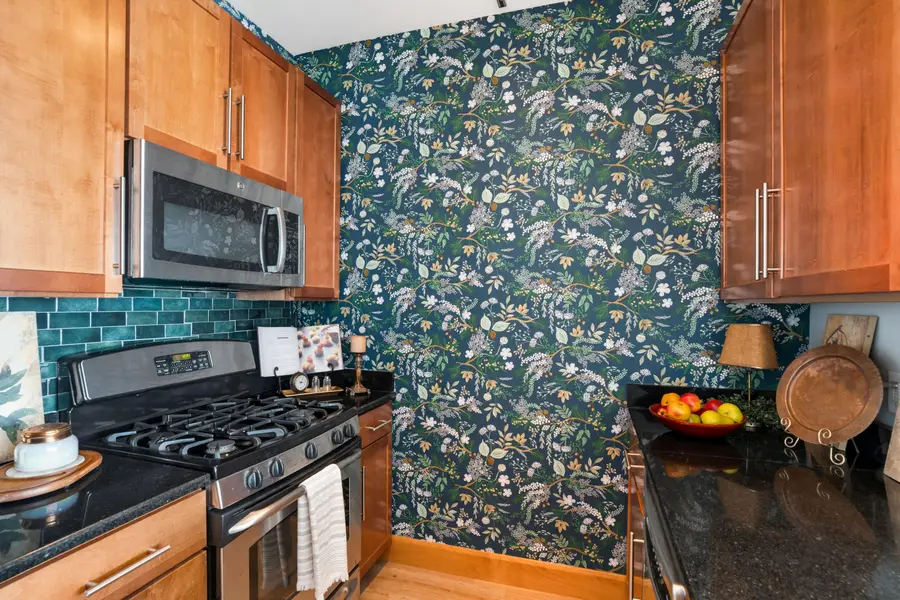 1550 E Royall Pl, Milwaukee, WI 53202 - #3