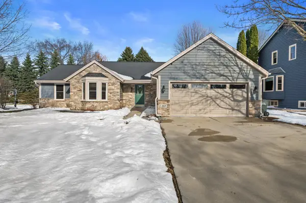213 Ryan Ct, West Bend, WI 53095