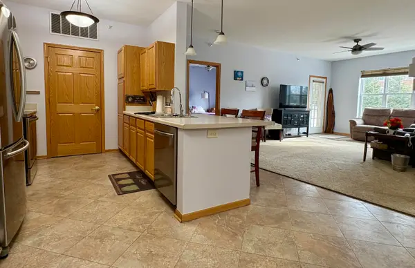 7710 S 51st St, Franklin, WI 53132