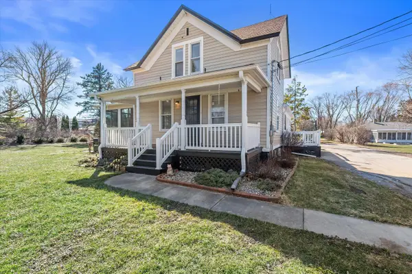 W156N5045 Pilgrim Rd, Menomonee Falls, WI 53051