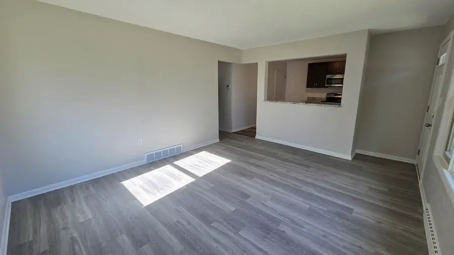 231 Prospect Ave, Pewaukee, WI 53072 - #3